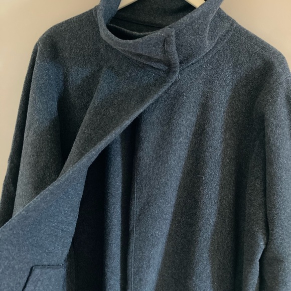 Eileen Fisher wool cape in grey - Picture 4 of 6